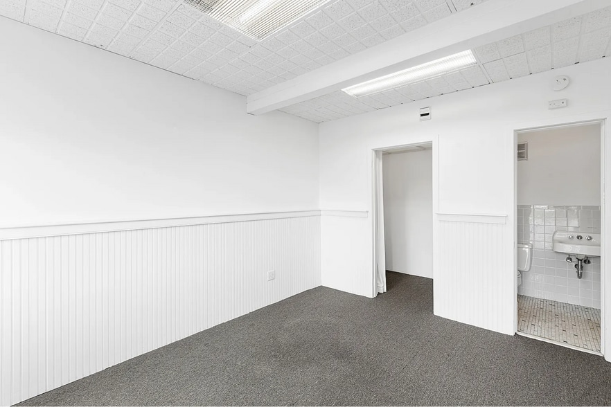 59 Maple St, Southampton, NY for lease - Building Photo - Image 3 of 6