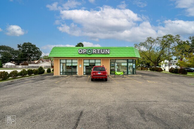 More details for 2000 W Grand Ave, Waukegan, IL - Retail for Sale