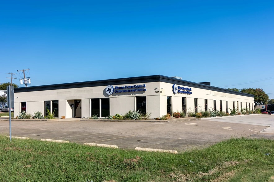 517 N Carrier Pky, Grand Prairie, TX for lease - Building Photo - Image 1 of 23