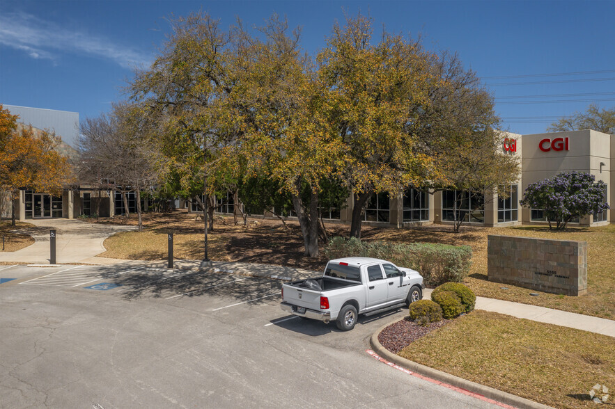 5555 Northwest Pky, San Antonio, TX à louer - Photo principale - Image 3 de 68