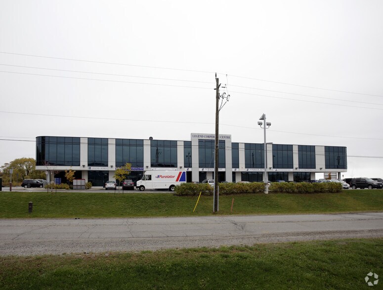 1660 North Service Rd E, Oakville, ON à vendre - Photo du bâtiment - Image 2 de 5