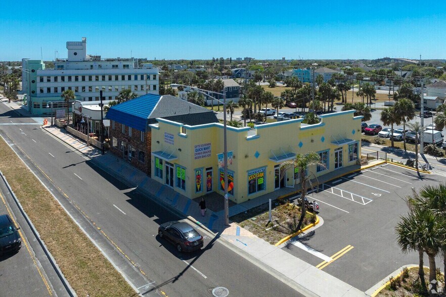 128 S Atlantic Ave, Daytona Beach, FL à vendre - Photo du bâtiment - Image 2 de 17