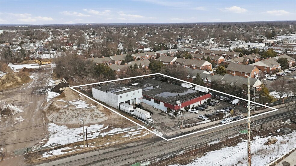 1245 Marconi Blvd, Copiague, NY à vendre - Photo du bâtiment - Image 2 de 15