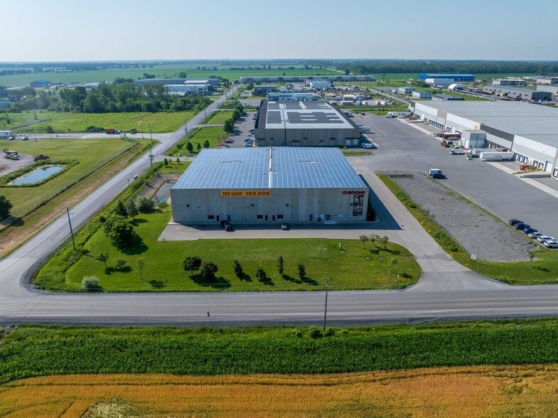 832 Burton Rd, Ottawa, ON for lease - Building Photo - Image 3 of 23