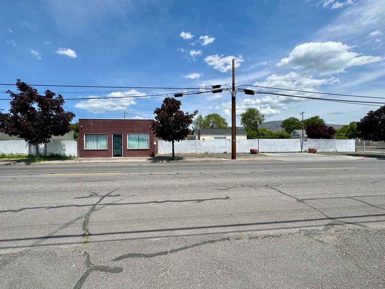 253 E Main St, Klamath Falls, OR à vendre - Photo du bâtiment - Image 2 de 24
