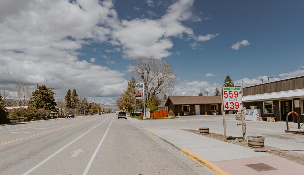 325 S Main St, Twin Bridges, MT for sale - Building Photo - Image 3 of 28