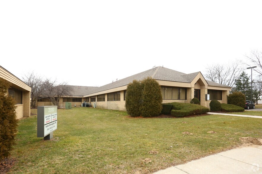 35150 Nankin Blvd, Westland, MI à vendre - Photo du bâtiment - Image 2 de 8