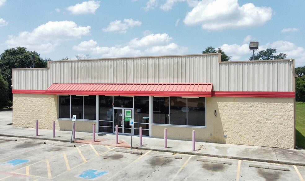 1301 N 16th St, Orange, TX for lease - Building Photo - Image 1 of 4