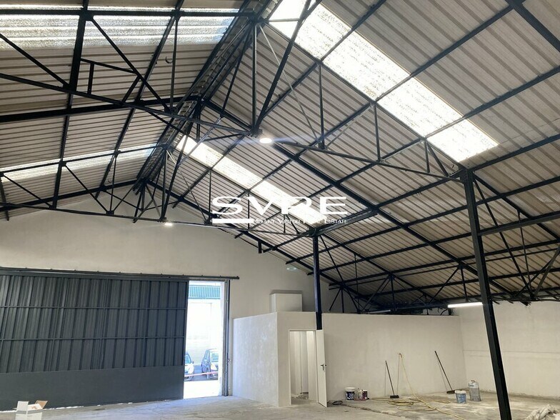 Flex in Marseille for lease - Interior Photo - Image 3 of 7