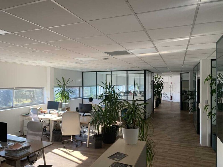 Office in Bordeaux for sale - Interior Photo - Image 1 of 7