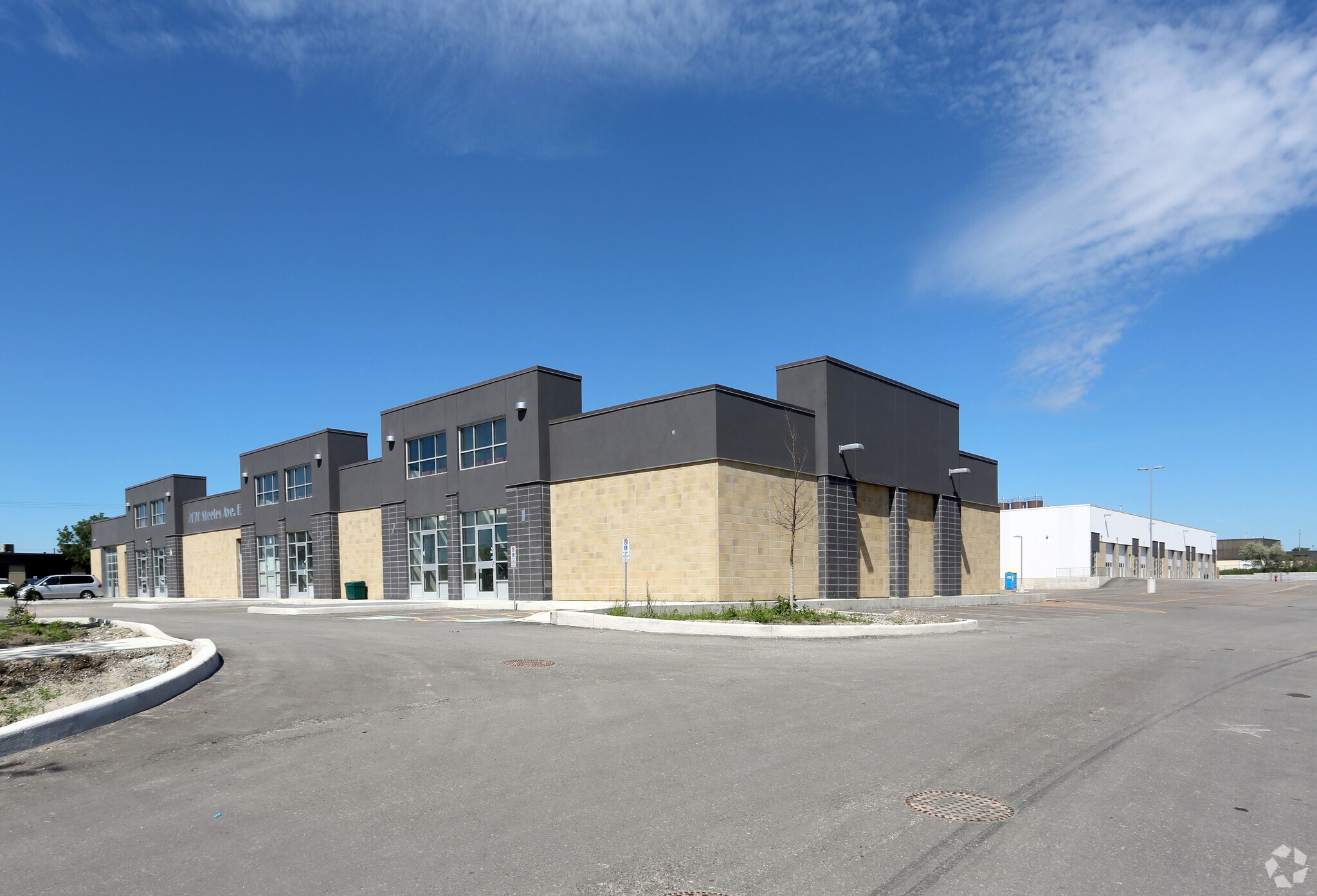 2070 Steeles Ave E, Brampton, ON à vendre Photo principale- Image 1 de 1