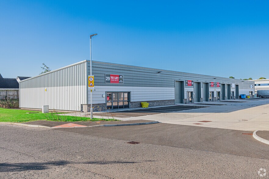 24-29 Appleton Pky, Livingston à louer - Photo principale - Image 1 de 2