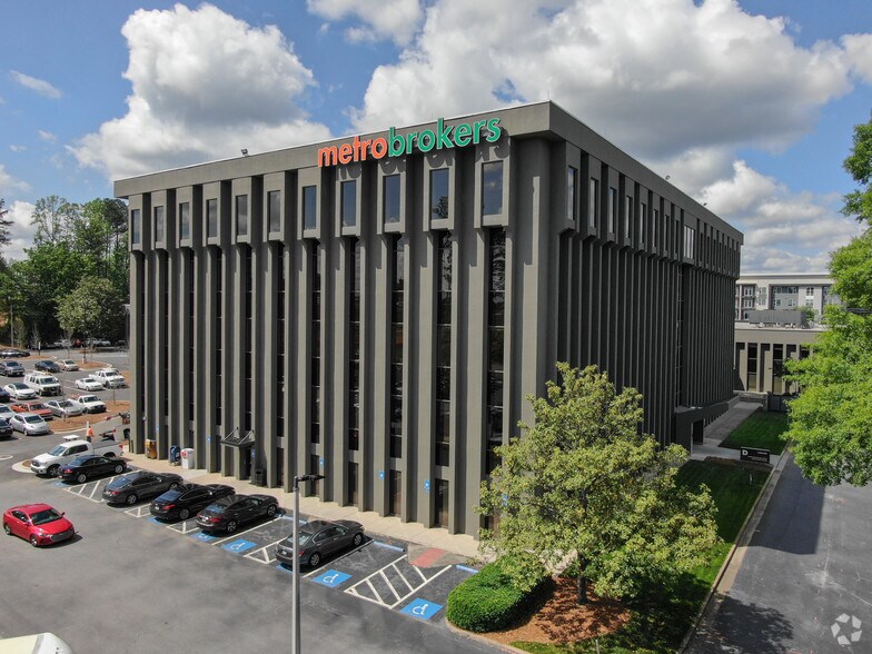 5775 Glenridge Dr NE, Atlanta, GA à louer - Photo du bâtiment - Image 2 de 12