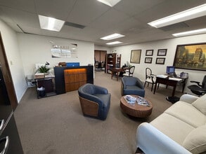 17671 Irvine Blvd, Tustin, CA à louer Photo intérieure- Image 2 de 7