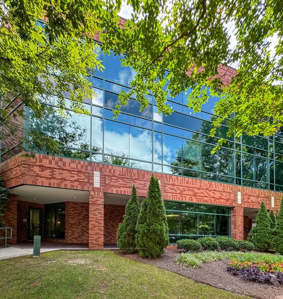 2304 Wesvill Ct, Raleigh, NC à louer - Photo du bâtiment - Image 3 de 3