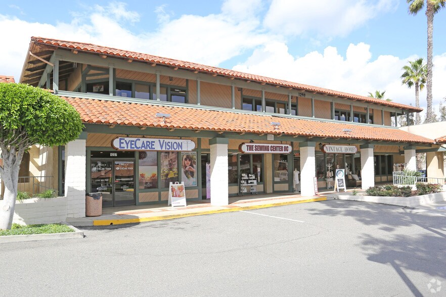 1267-1281 E Imperial Hwy, Placentia, CA à louer - Photo principale - Image 3 de 8