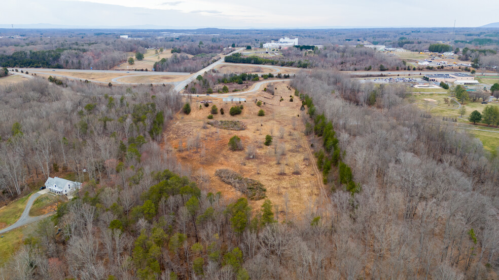 0 Unifi Industrial Rd, Yadkinville, NC à vendre - Photo du bâtiment - Image 3 de 5