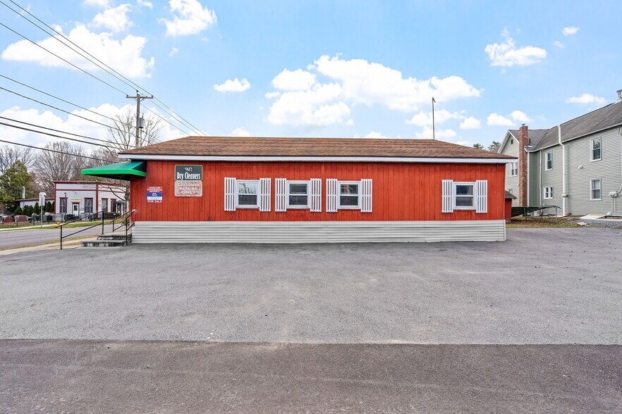 48 Lincoln Ave, Saratoga Springs, NY à vendre - Photo du bâtiment - Image 3 de 16