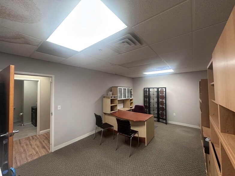 948 E Franklin St, Dayton, OH à louer - Photo du bâtiment - Image 2 de 17