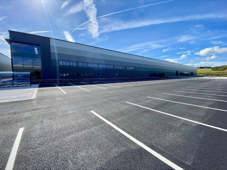 Frontier Ave, Blackburn for lease - Building Photo - Image 3 of 9