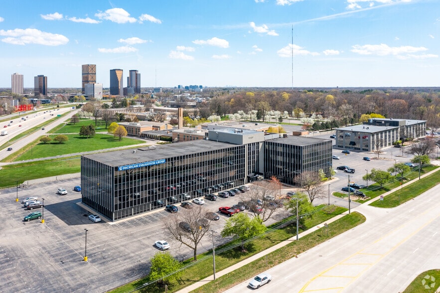 26400 Lahser Rd, Southfield, MI à louer - Photo du bâtiment - Image 1 de 13
