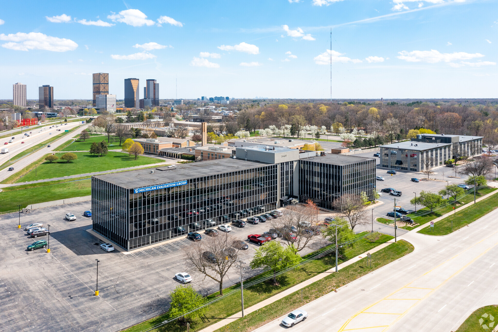 26400 Lahser Rd, Southfield, MI for lease Building Photo- Image 1 of 14