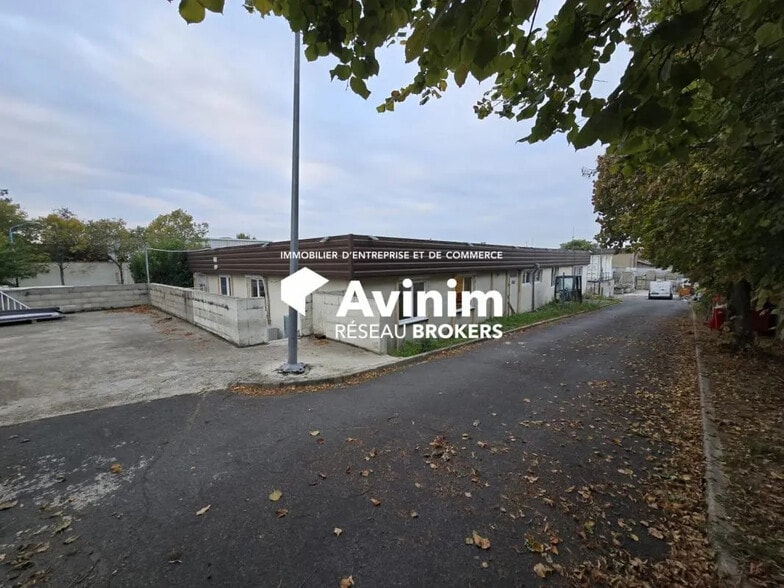 Flex in Argenteuil for lease - Building Photo - Image 1 of 10