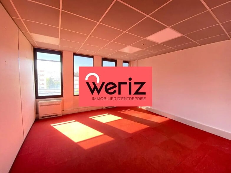 Office in Marseille for lease - Interior Photo - Image 1 of 8