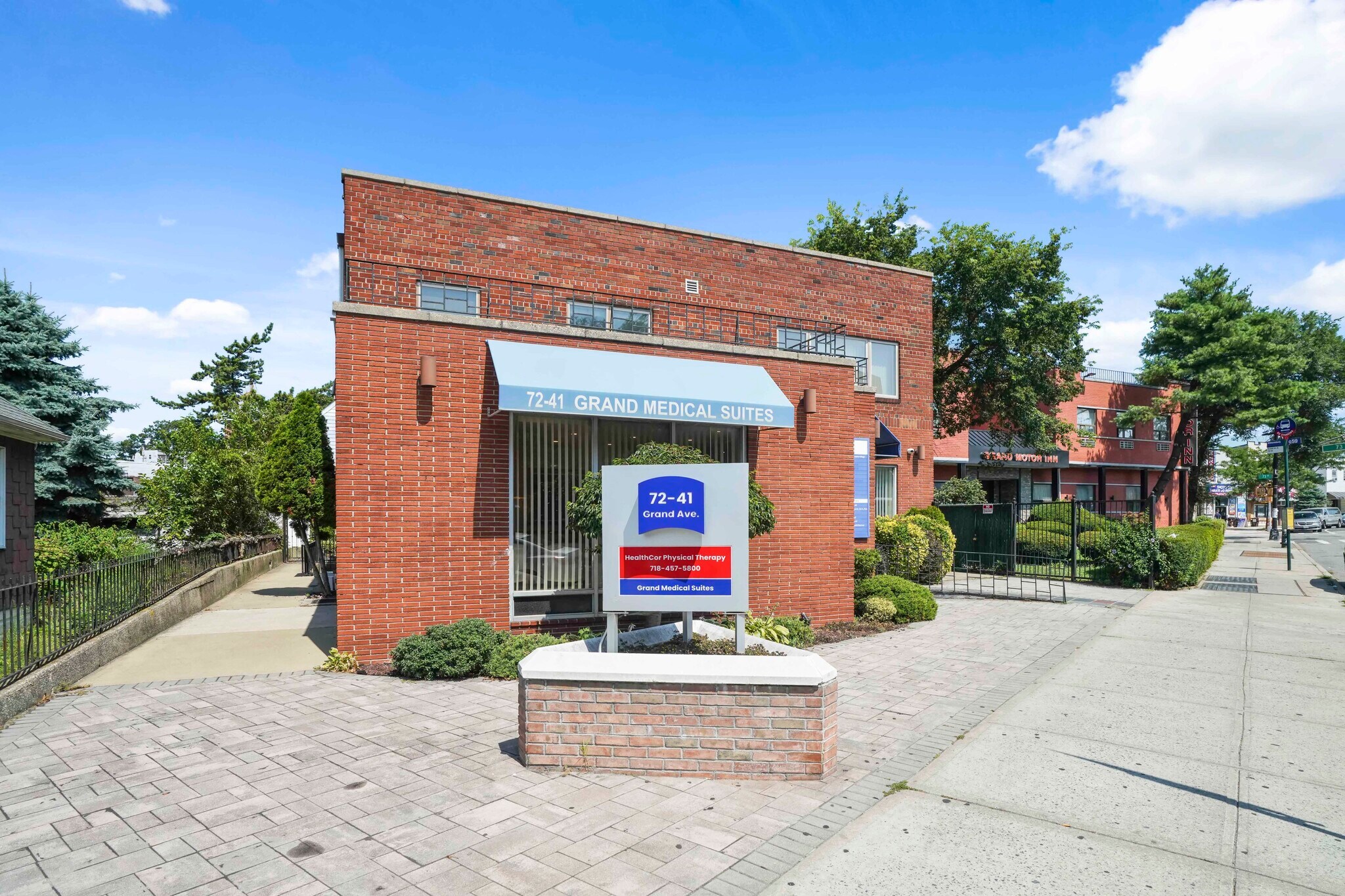 72-41 Grand Ave, Flushing, NY à louer Photo du bâtiment- Image 1 de 53