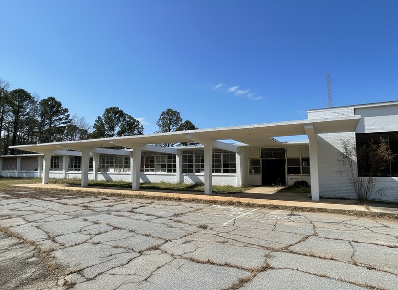 5545 Stonewall Tell Rd, College Park, GA à vendre - Photo principale - Image 1 de 9