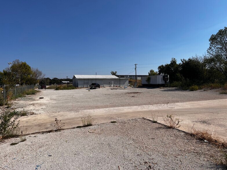 2122 E Highway 199, Springtown, TX à louer - Photo du bâtiment - Image 3 de 5