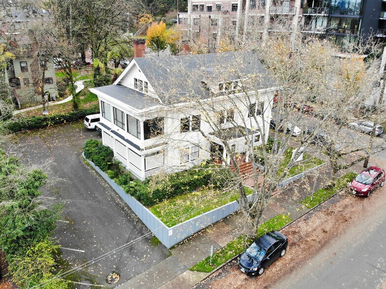 2386 NW Hoyt St, Portland, OR à louer - Photo du bâtiment - Image 3 de 10