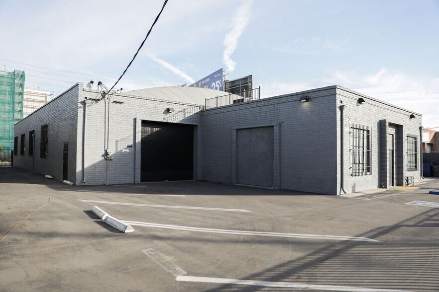 10311 S La Cienega Blvd, Los Angeles, CA à vendre - Photo du bâtiment - Image 3 de 10
