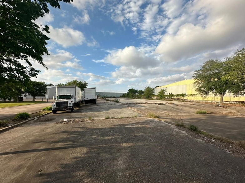 8685 Scranton St, Houston, TX à vendre - Photo du bâtiment - Image 2 de 3