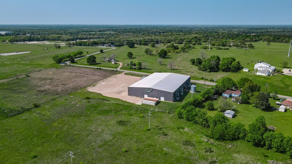 21930 Kathy Fleming Rd, Navasota, TX à louer - Photo du bâtiment - Image 2 de 13