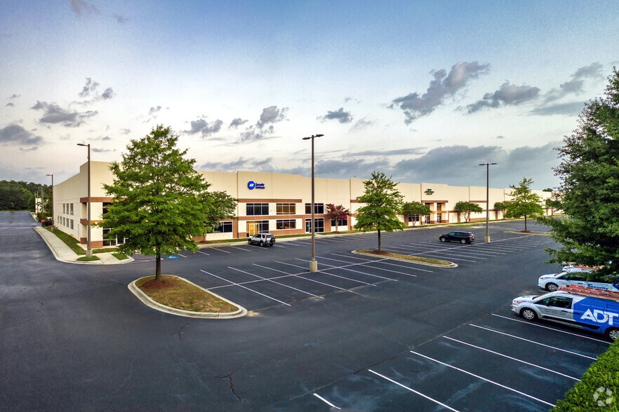 2530 Whitehall Park Dr, Charlotte, NC for lease - Building Photo - Image 3 of 7