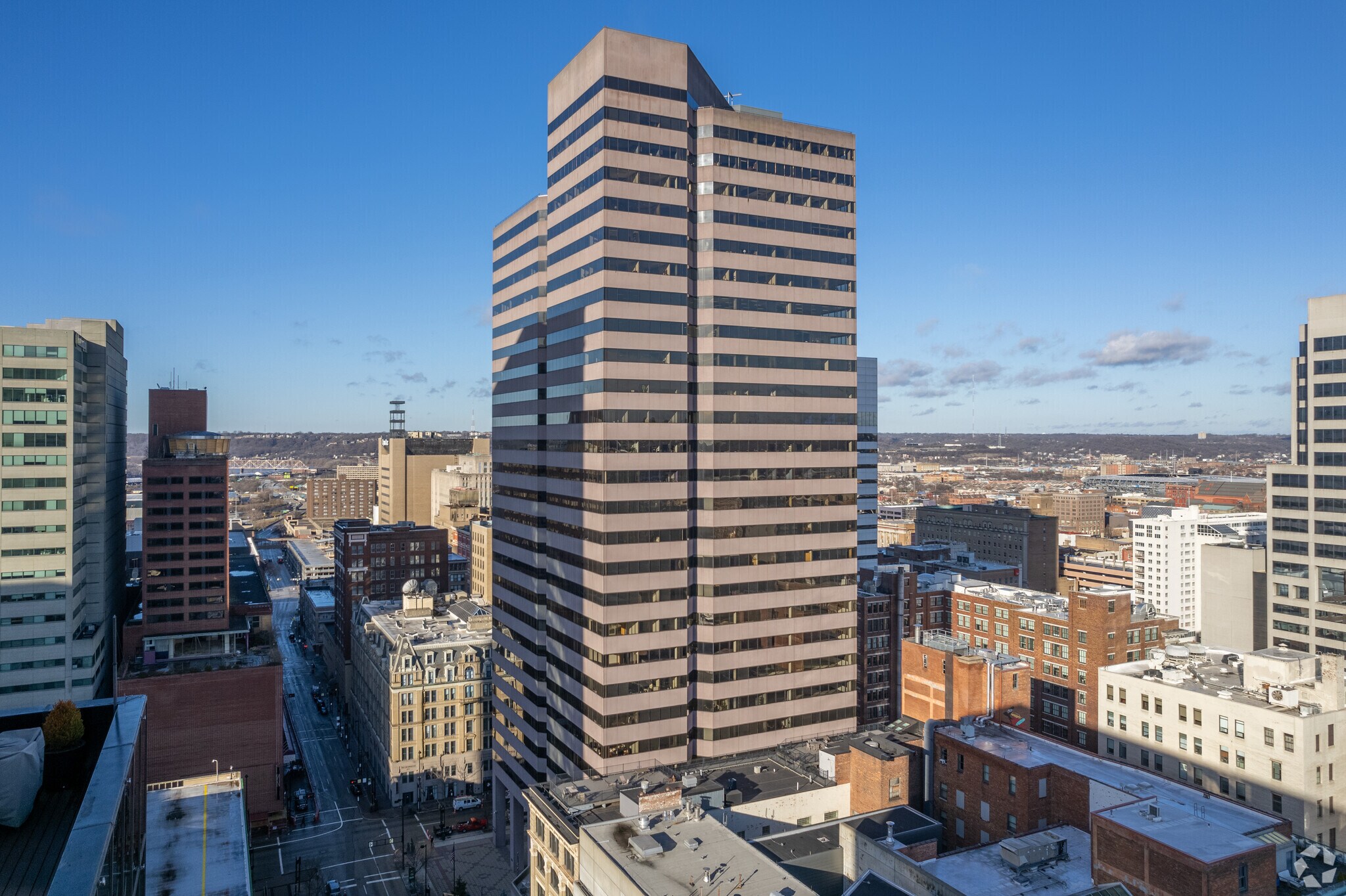600 Vine St, Cincinnati, OH à louer Photo du bâtiment- Image 1 de 40