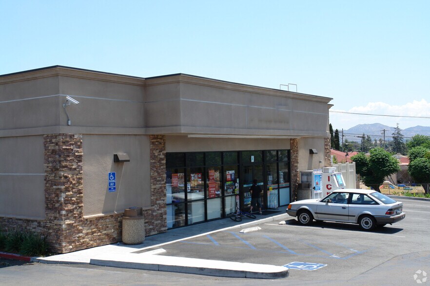 1021 W Washington Ave, El Cajon, CA à louer - Photo du bâtiment - Image 1 de 1