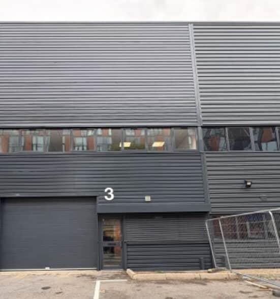 Cowley Rd, London for lease - Building Photo - Image 3 of 5