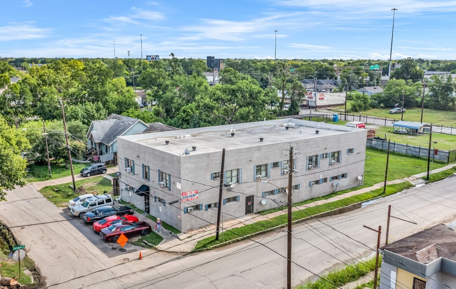 2705 Lorraine St, Houston, TX for sale - Building Photo - Image 3 of 6