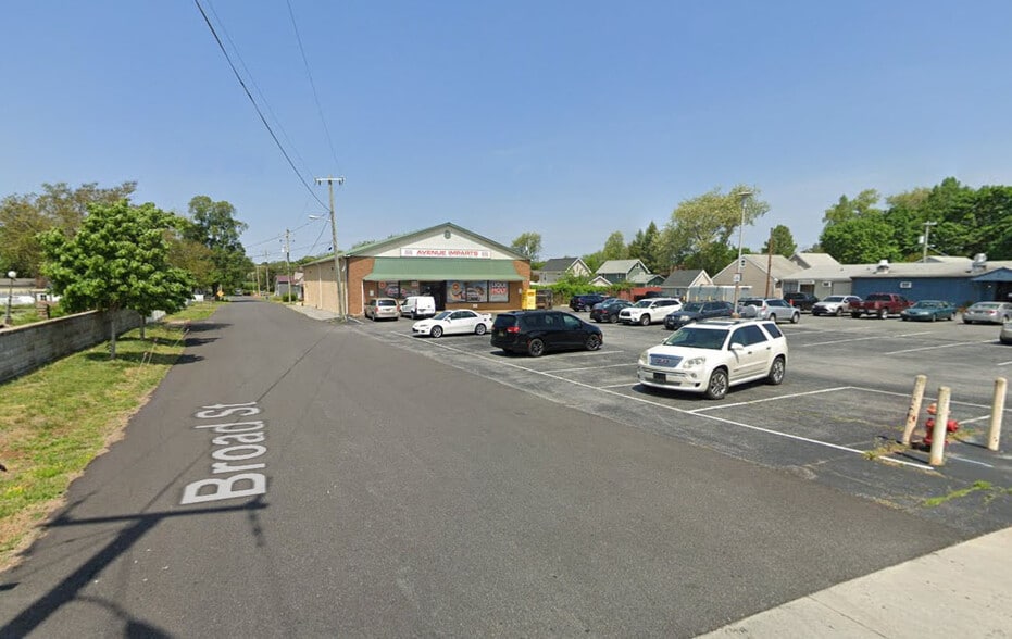 100 N Railroad Ave, Wyoming, DE for lease - Building Photo - Image 2 of 3