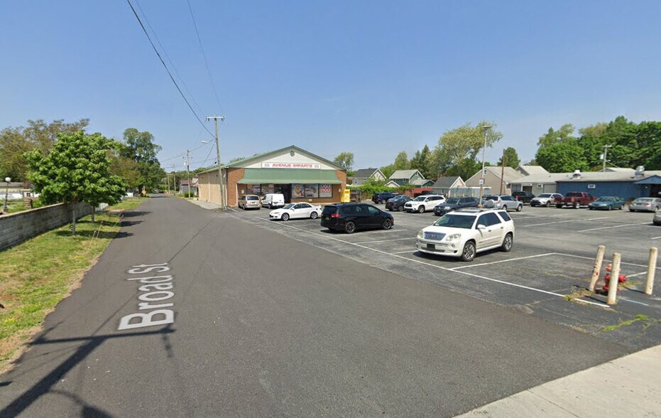 100 N Railroad Ave, Wyoming, DE à louer - Photo du bâtiment - Image 2 de 3