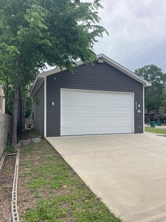Plus de détails pour 829 Roberson St, Conroe, TX - Spécialité à vendre