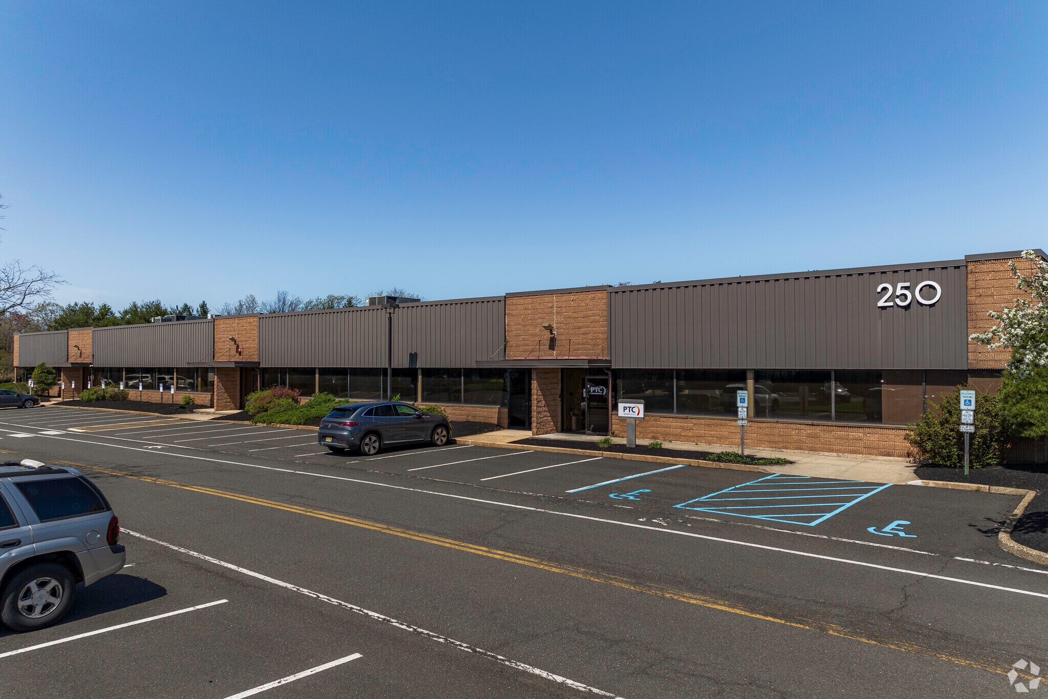 250 Corporate Ct, South Plainfield, NJ for lease Primary Photo- Image 1 of 10