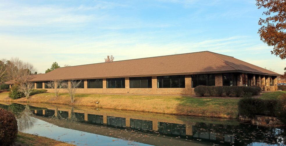 4135 Mendenhall Oaks Pky, High Point, NC for lease - Building Photo - Image 2 of 6