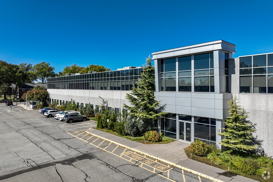 60-15 Little Neck Pky, Little Neck, NY for lease - Building Photo - Image 3 of 17