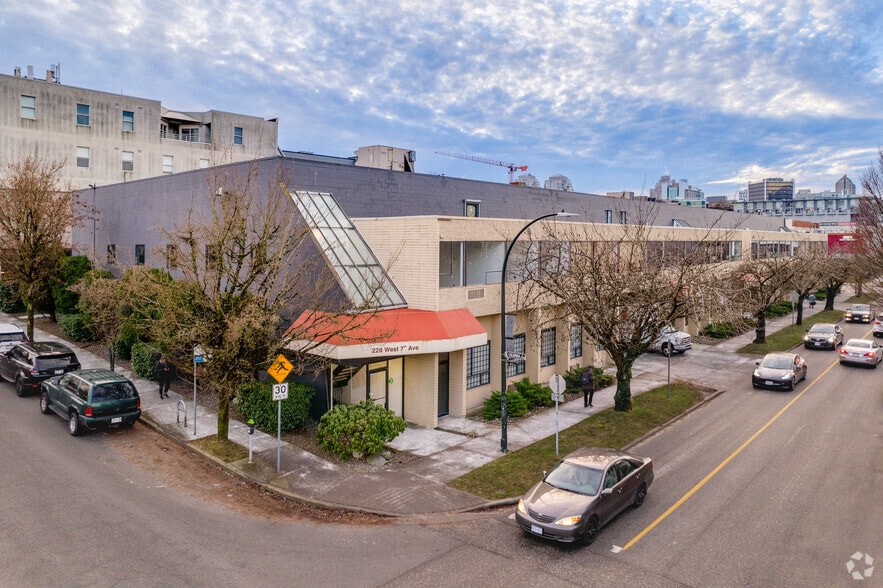 232 7th Av W, Vancouver, BC à vendre - Photo du bâtiment - Image 2 de 6