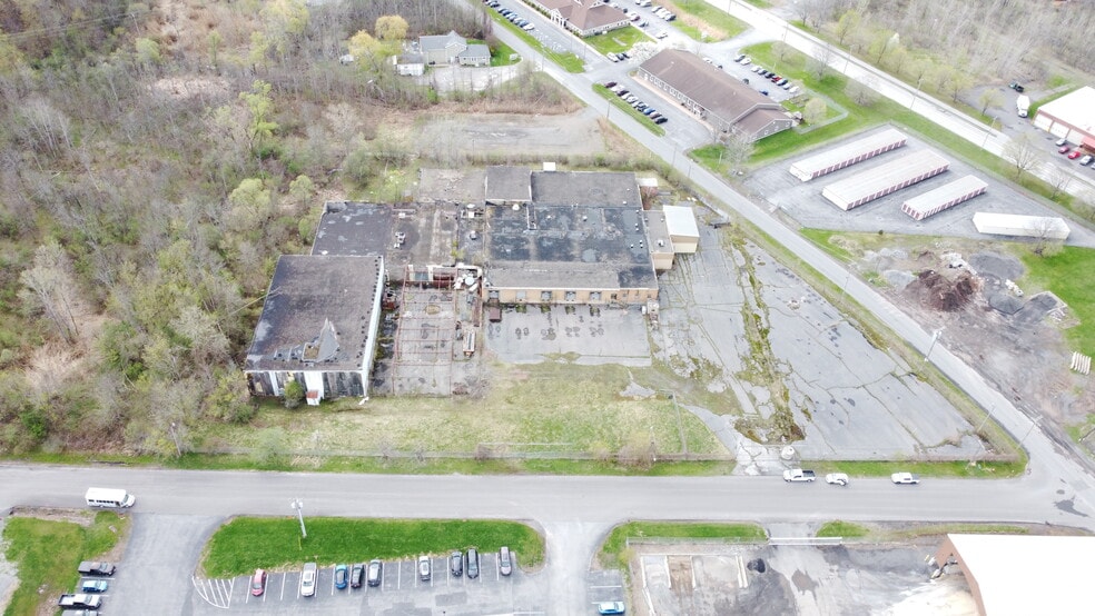 645 Birchwood Dr, Oneida, NY à vendre - Photo du bâtiment - Image 2 de 4