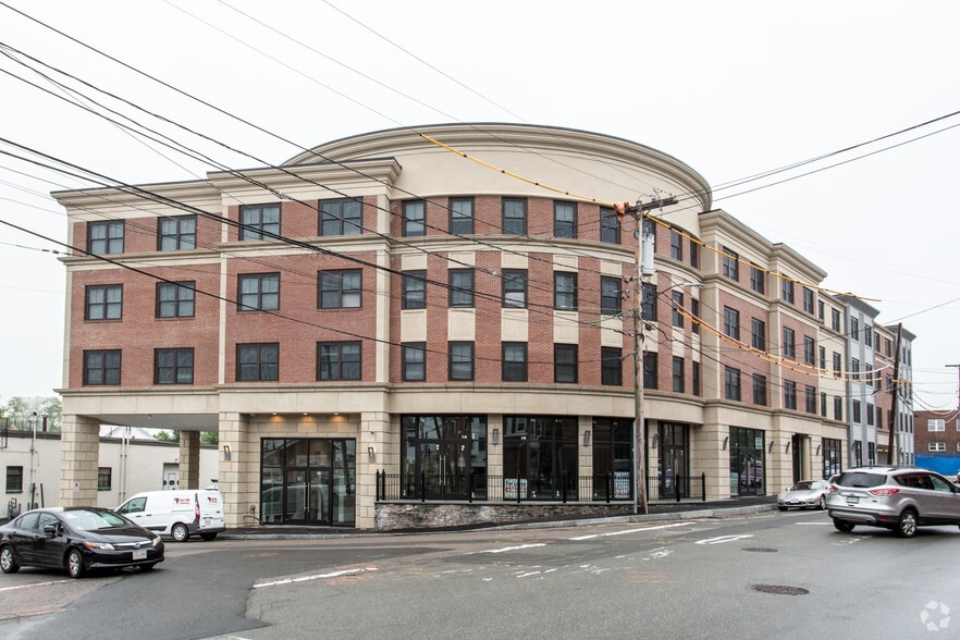 32 Harris St, Dedham, MA à louer - Photo principale - Image 2 de 8