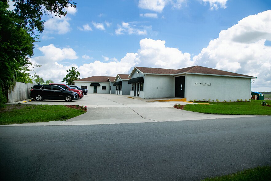 750 Wylly Ave, Sanford, FL à vendre - Photo du bâtiment - Image 1 de 6